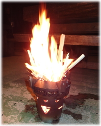 火を祭るウッドクッキングストーブ、焚き火台、火焔土器